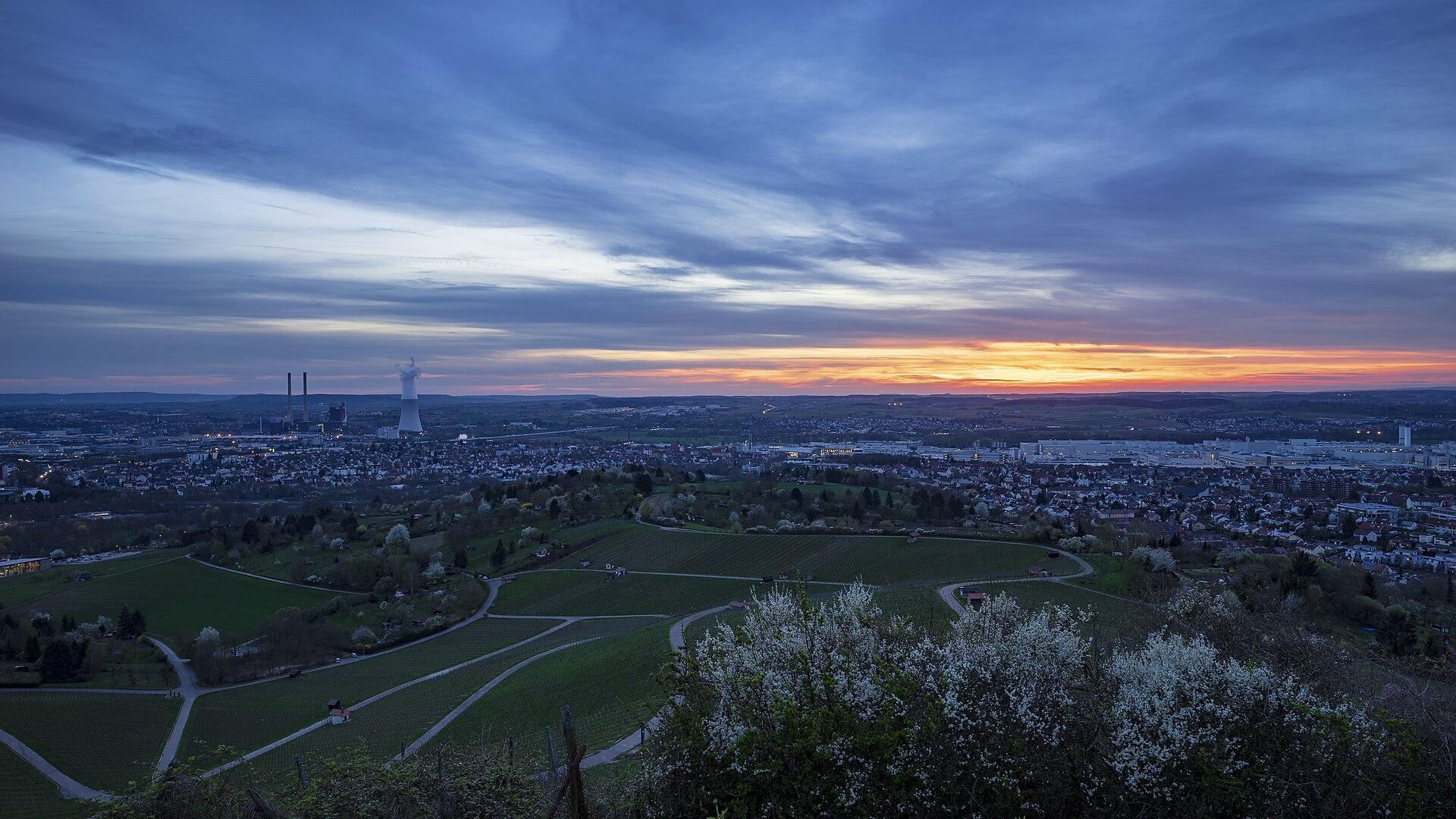 Blick vom Scheuerberg über Neckarsulm in Richtung Heilbronn